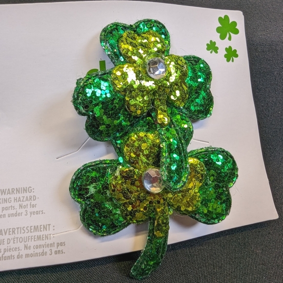 Claire's St. Patrick's Day 4 Leaf Clover Glitter Hair Clips - Set of 2 - Picture 3 of 4